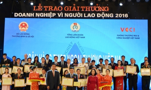 Vietcombank nhận giải “Doanh nghiệp vì Người lao động” lần thứ 3 liên tiếp
